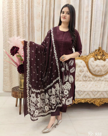 Angel Wardrobe: Pure Cotton Kurti with Self Print with Pant and Mulmul Printed Dupatta Set